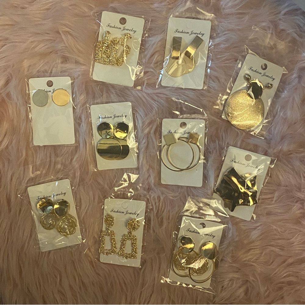 10 Pairs - Gold Tone Fashion Earrings